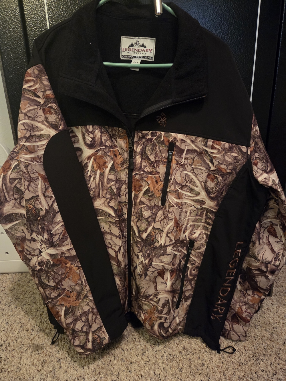Legendary Whitetails Men’s Realtree Camo Softshell Jacket - Brown/Black